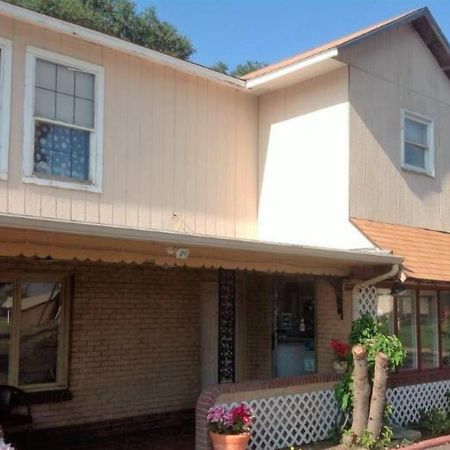 Oyo Hotel Colby, Ks Экстерьер фото