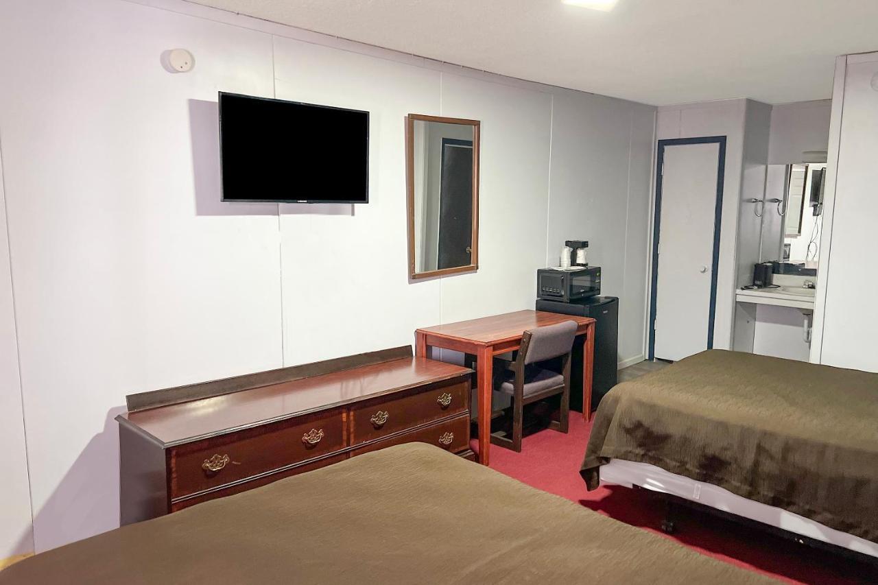 Oyo Hotel Colby, Ks Экстерьер фото