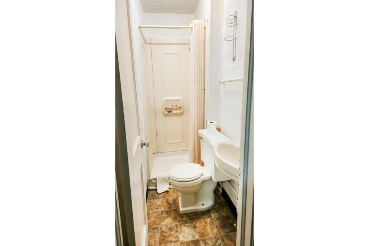 Oyo Hotel Colby, Ks Экстерьер фото
