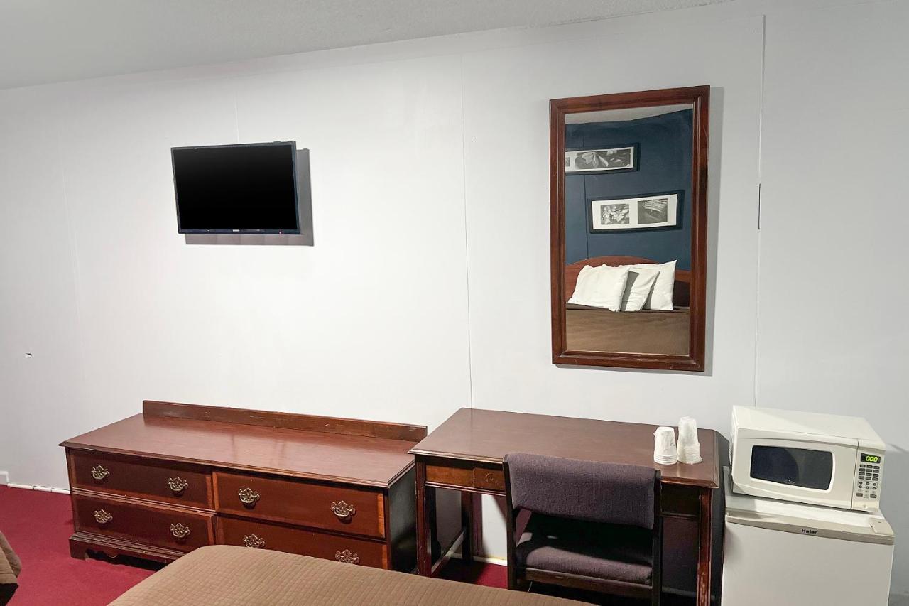 Oyo Hotel Colby, Ks Экстерьер фото